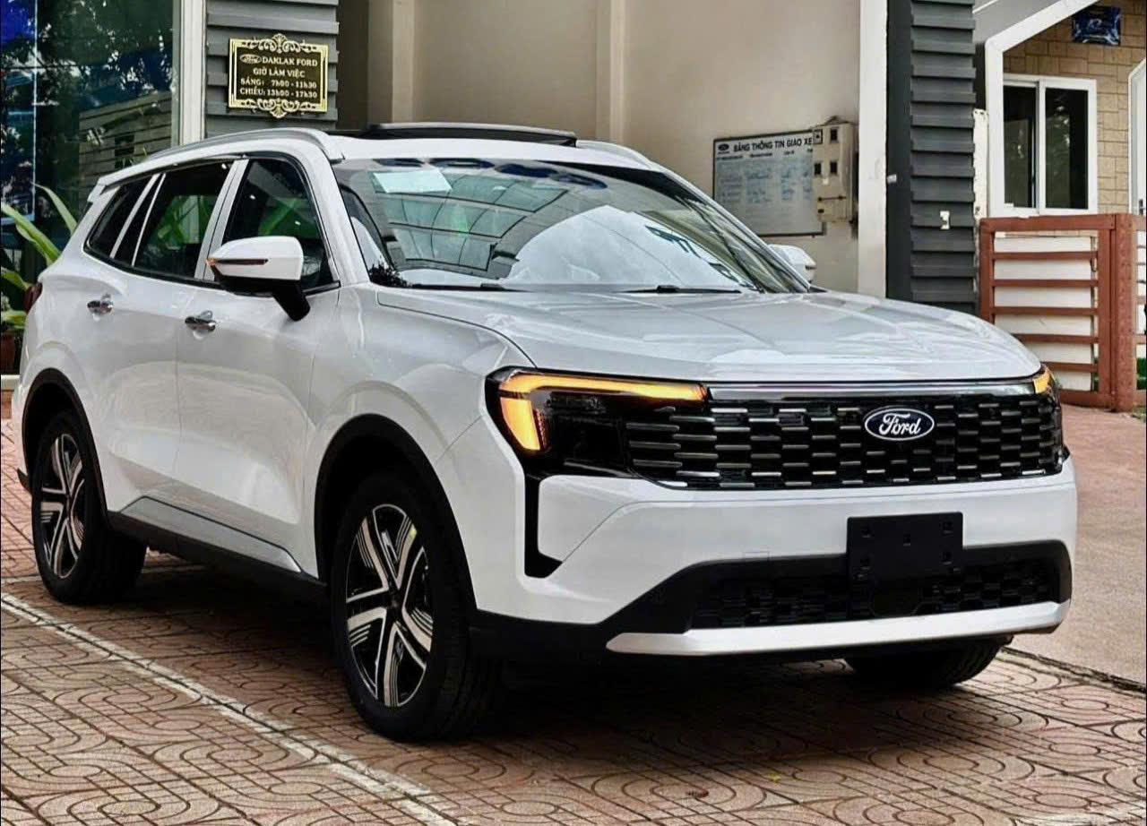 Territory Titannium X Trắng