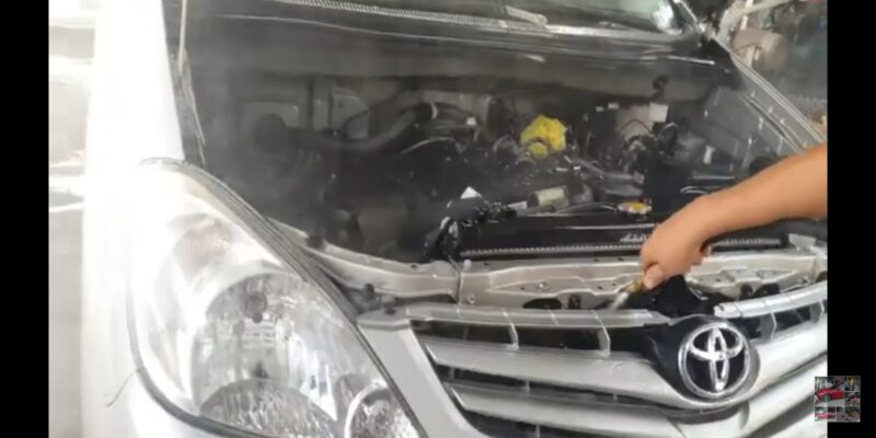 Dọn Dẹp Khoang Động Cơ 